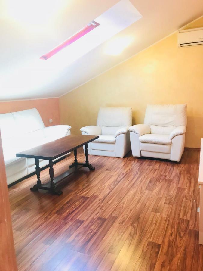 Apartments Vidovic Cezarji Bagian luar foto