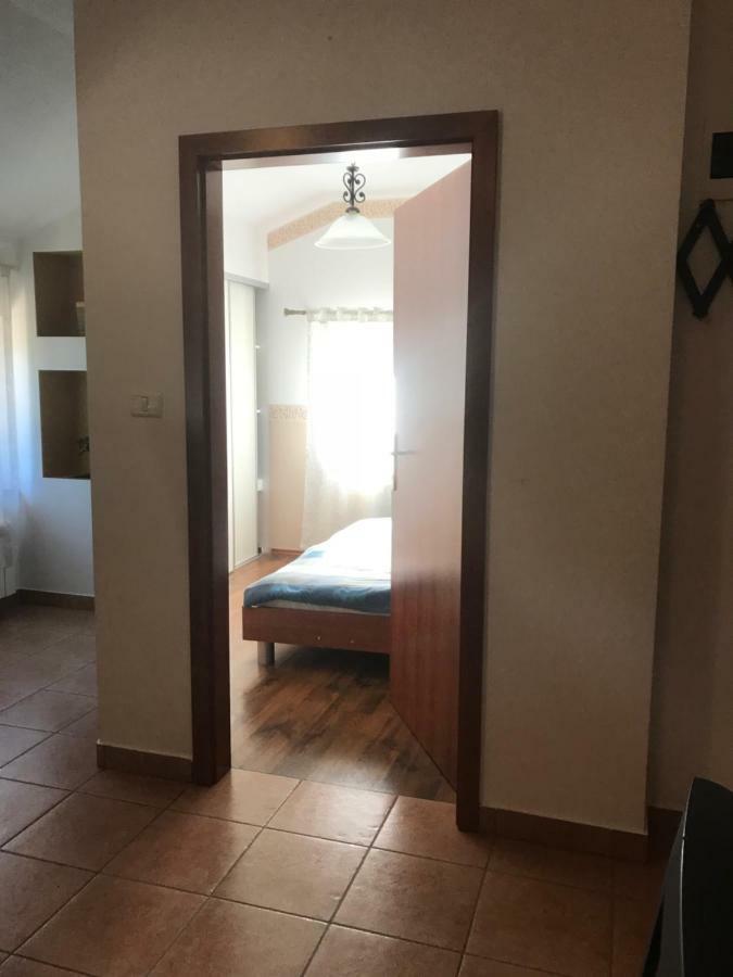 Apartments Vidovic Cezarji Bagian luar foto